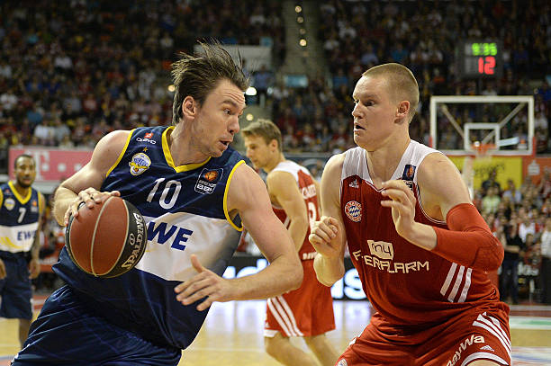 国足过于依 国足过于依