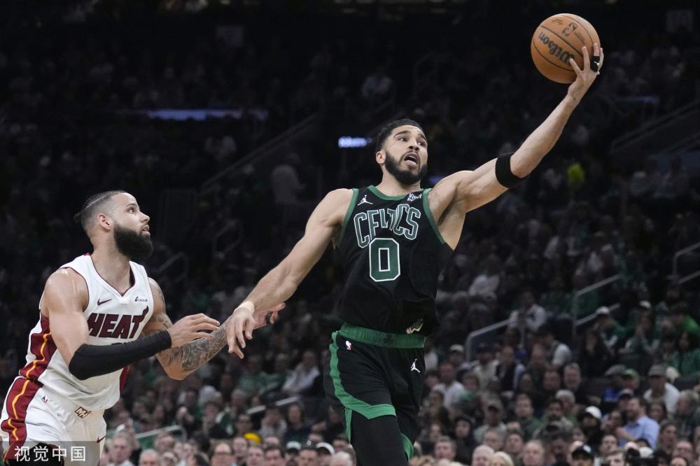 荣膺与伯恩 荣膺与伯恩